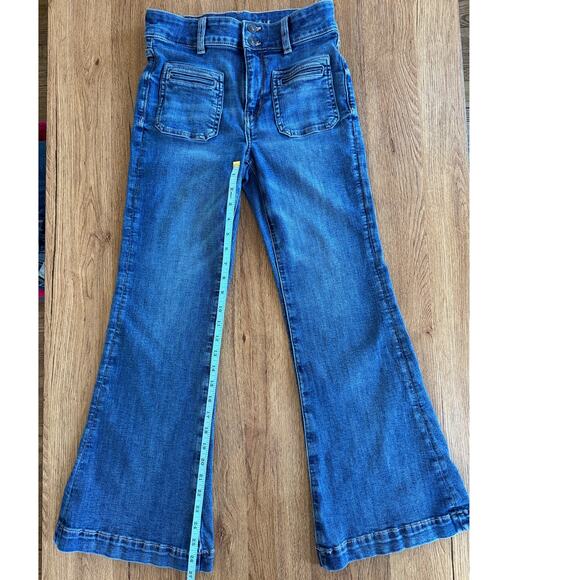 American Eagle Super High Rise Flare Blue Jeans Size 2 Short - Picture 7 of 8